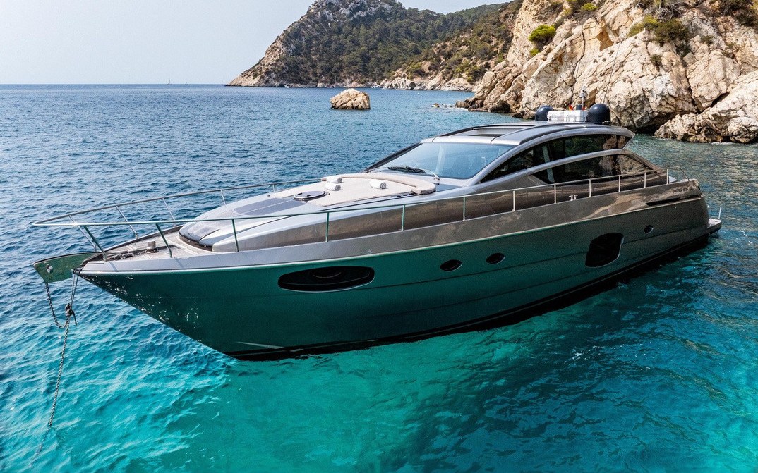 Pershing 62